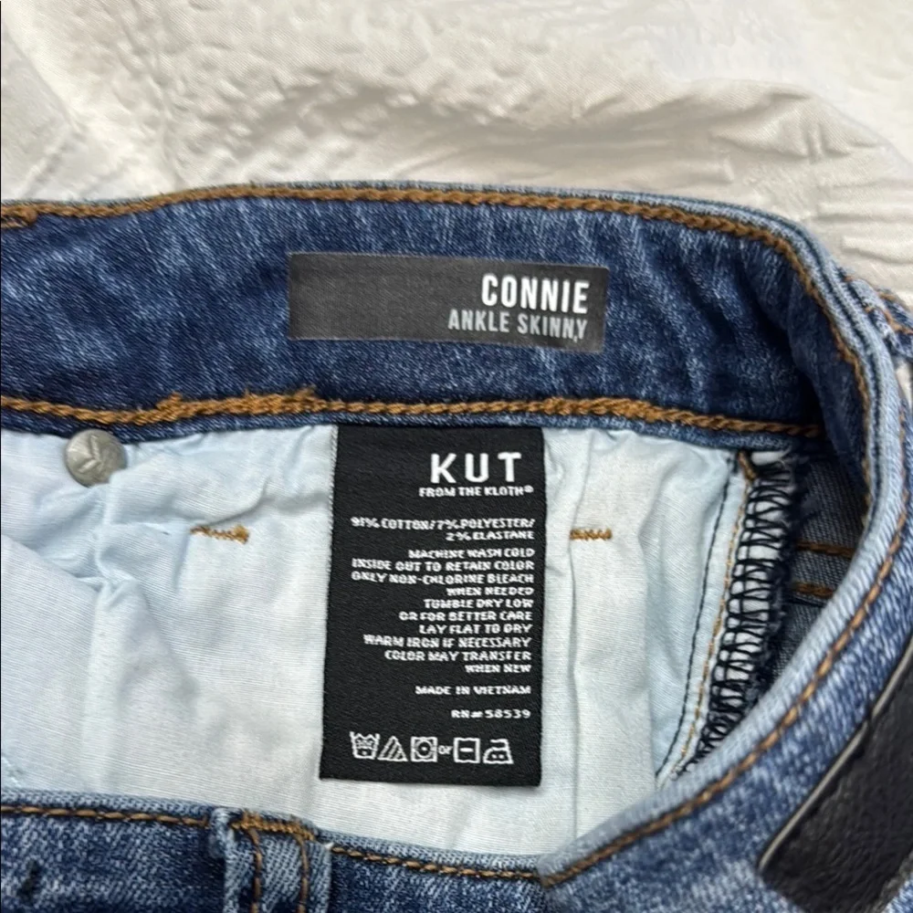 Kut from the Kloth.   Blue Skinny Jeans with Tapered Fit